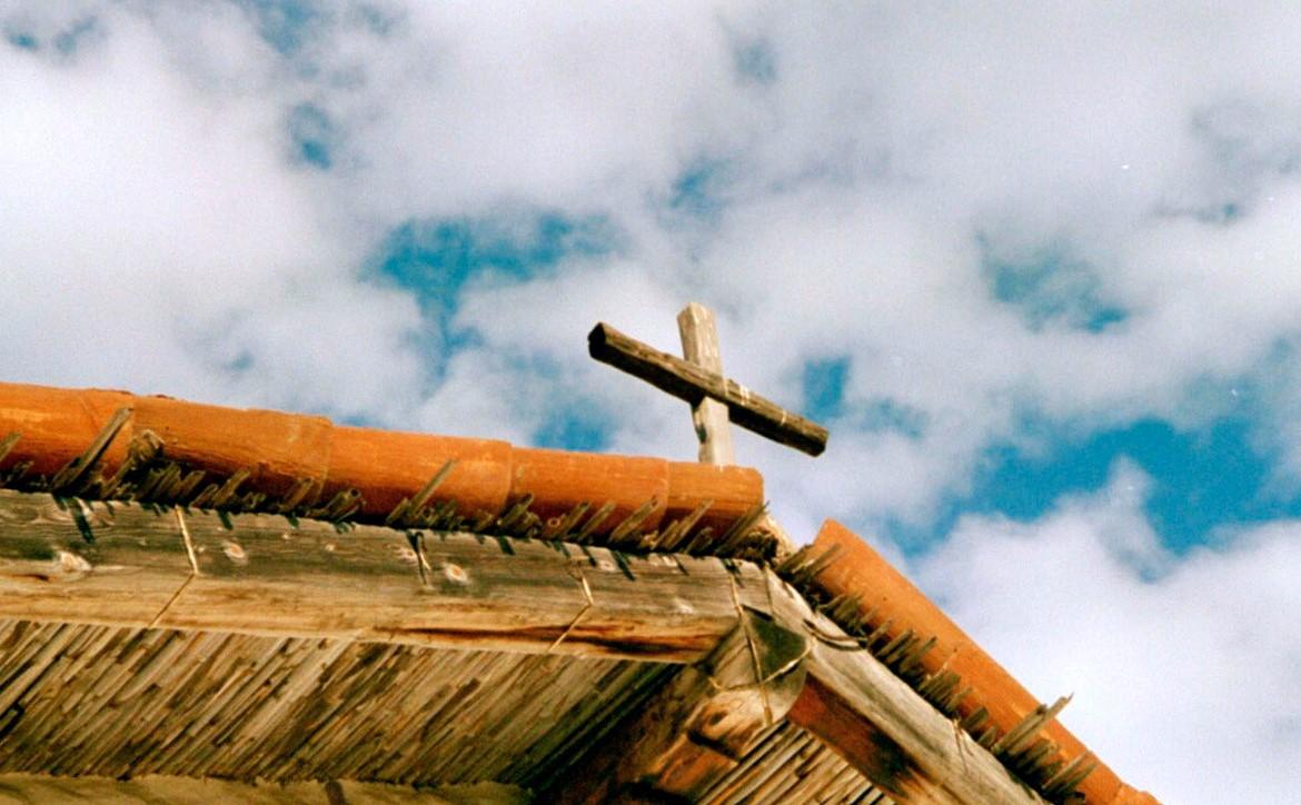 Streha in lesen križ.